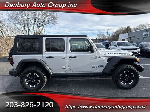 Used 2024 Jeep Wrangler Unlimited Rubicon 4xe w/ Convenience Group AWD/4WD image 7