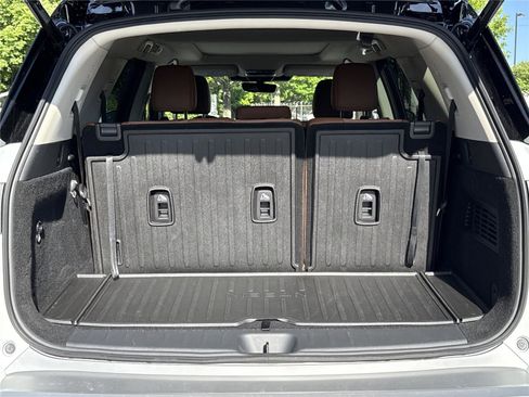 Used 2025 Nissan Pathfinder Platinum w/ Cargo Package FWD image 24