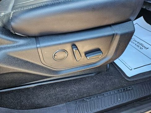 Used 2019 Ford Expedition Max Limited image 18