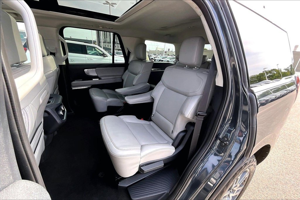 Certified 2025 Ford Expedition Active AWD/4WD image 25