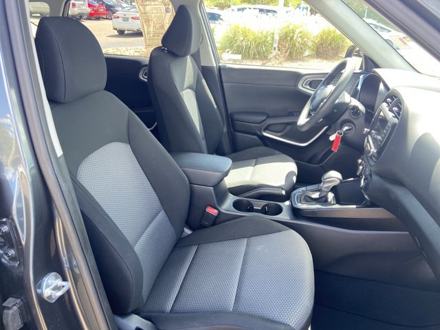 Used 2025 Kia Soul LX w/ LX Technology Package FWD image 17