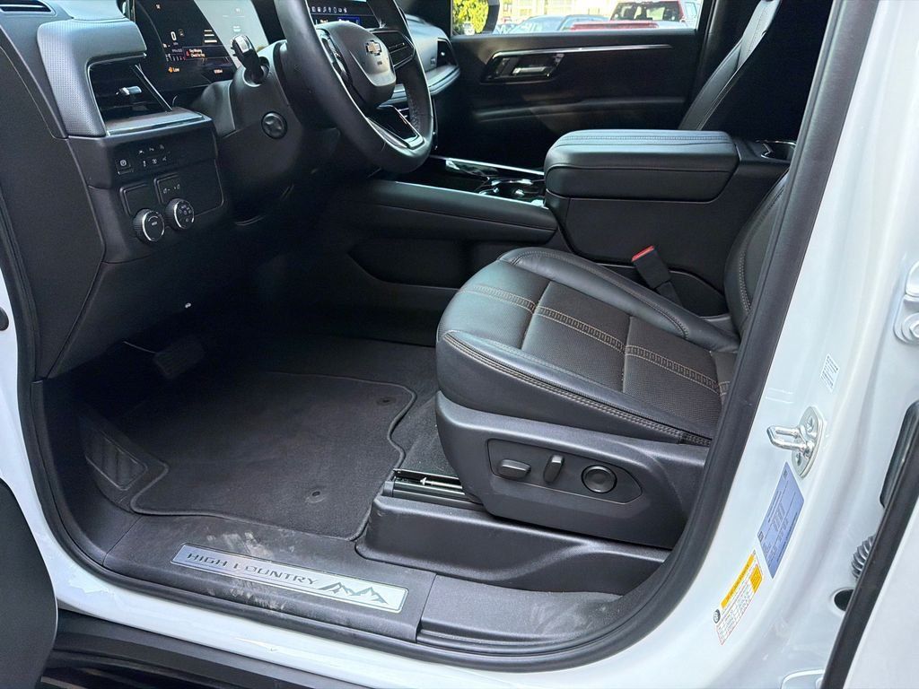 Used 2025 Chevrolet Tahoe High Country RWD image 9