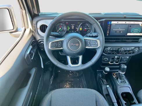 Certified 2025 Jeep Wrangler Unlimited Sahara w/ Safety Group AWD/4WD image 21
