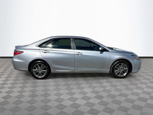 Used 2017 Toyota Camry SE image 7