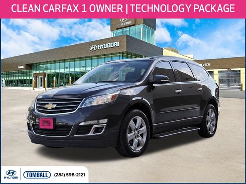Used 2017 Chevrolet Traverse LT w/ Style and Technology Package FWD image 1