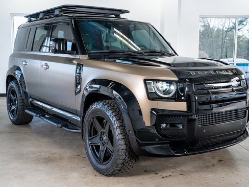 Used 2025 Land Rover Defender 110 X image 4