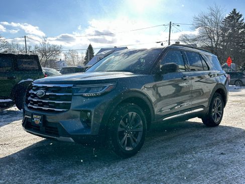 Used 2025 Ford Explorer Active w/ Active Comfort Package image 7