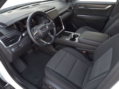 Used 2025 GMC Acadia Elevation image 7