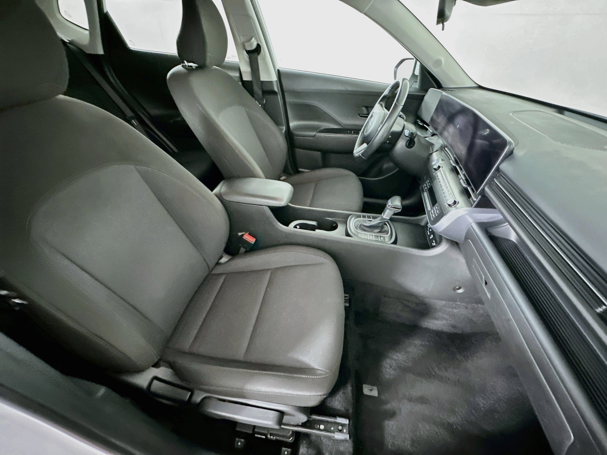 Used 2025 Hyundai Kona SEL FWD image 31