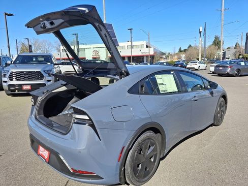 New 2026 Toyota Prius Plug-In Hybrid image 8