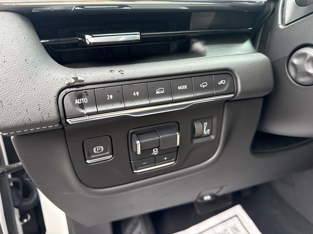 Used 2021 Cadillac Escalade Sport w/ Driver Assist Tech Package AWD/4WD image 24