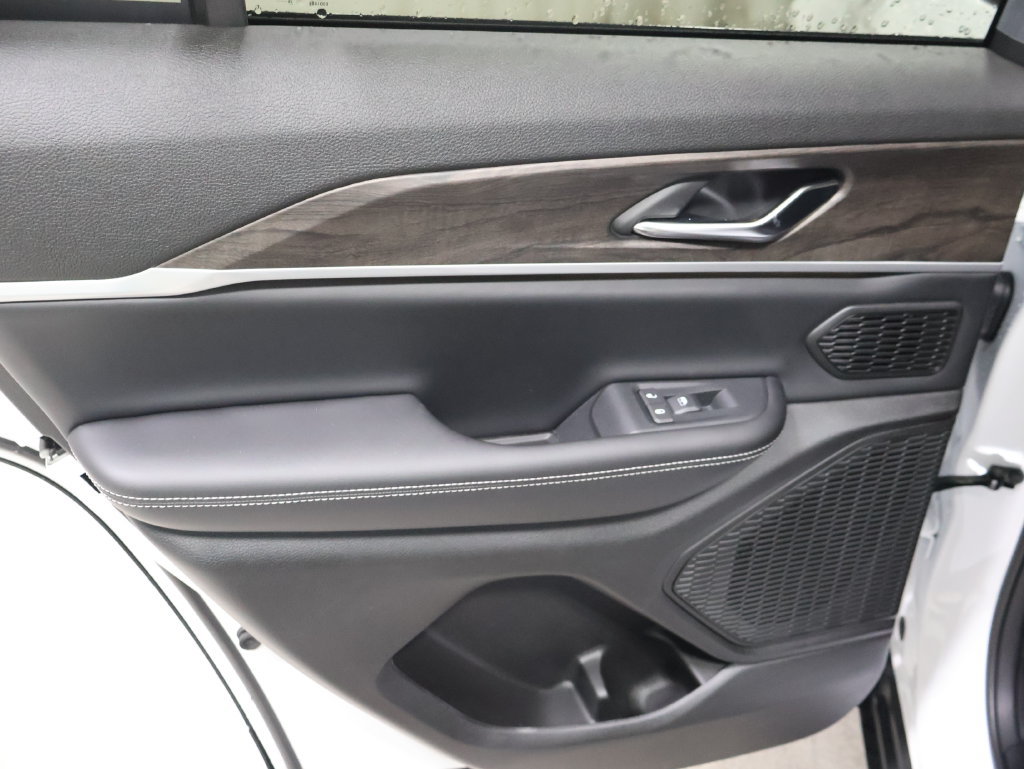 New 2027 Jeep Grand Cherokee Limited AWD/4WD image 12