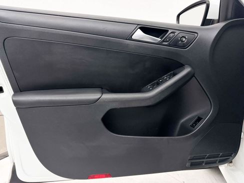 Used 2014 Volkswagen Jetta SE FWD image 17