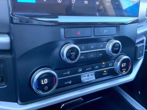 Used 2022 Ford Expedition XLT image 34