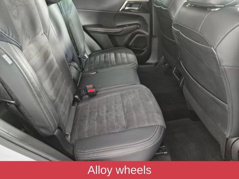Used 2023 Mitsubishi Outlander SE FWD image 33