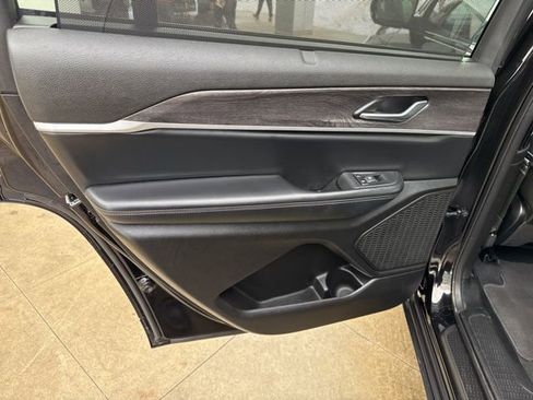 Used 2024 Jeep Grand Cherokee L Limited w/ Luxury Tech Group II image 25