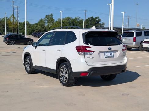 Used 2020 Subaru Forester Premium AWD/4WD image 4