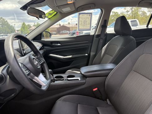 Used 2025 Nissan Altima 2.5 SV FWD image 16