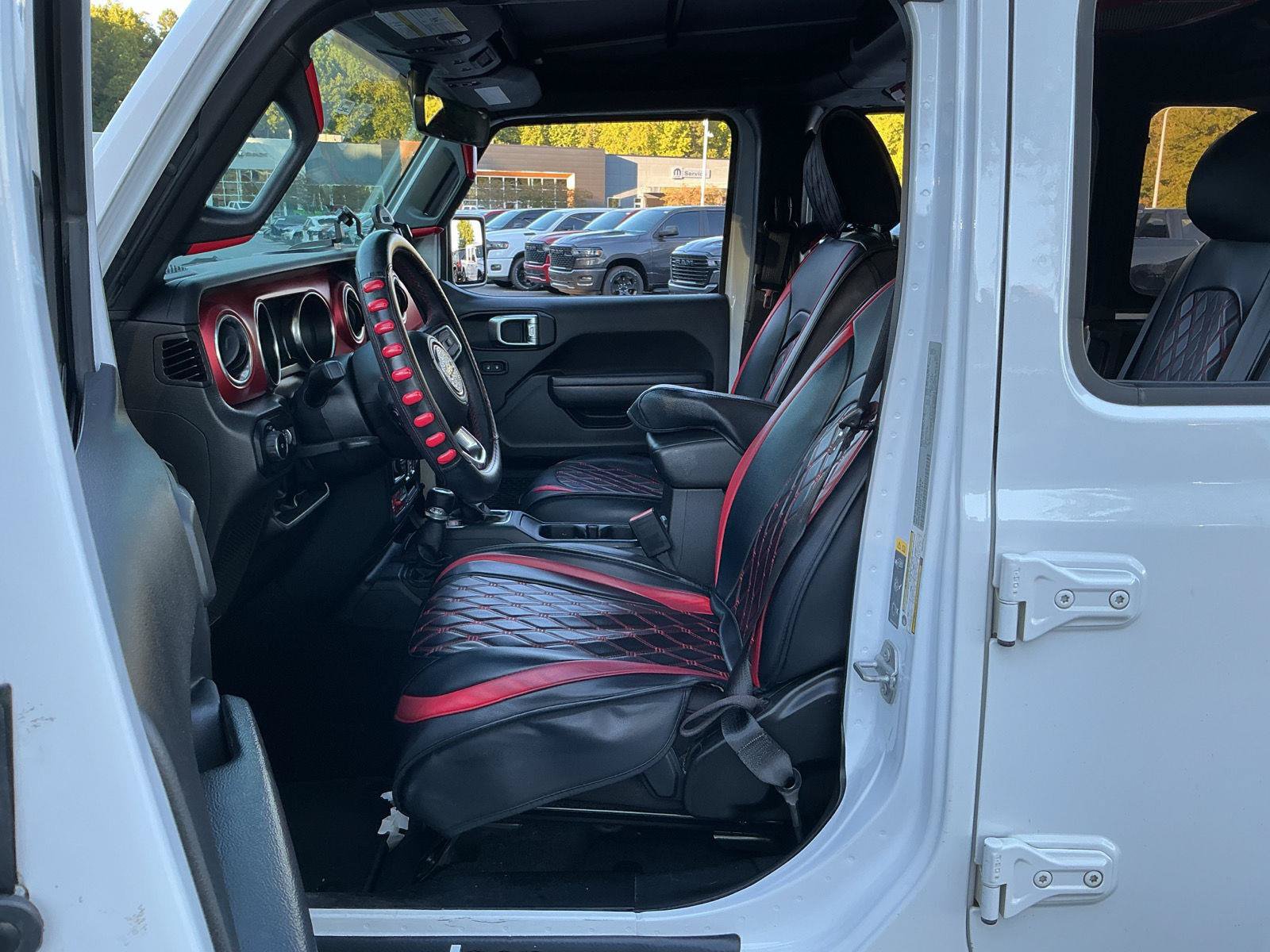 Used 2022 Jeep Wrangler Unlimited Rubicon AWD/4WD image 12