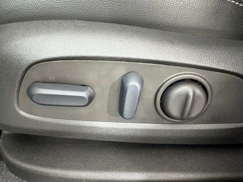 Used 2023 GMC Terrain SLT w/ Infotainment Package II FWD image 14