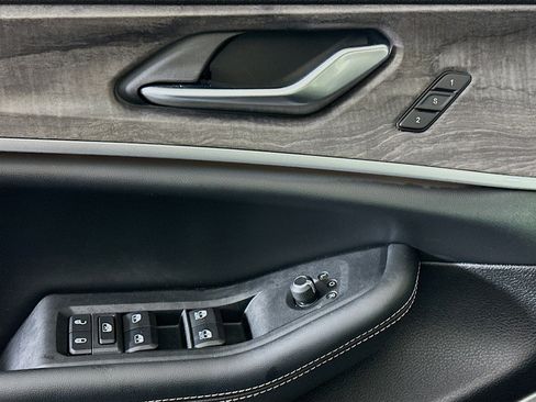 Used 2023 Jeep Grand Cherokee L Limited w/ Luxury Tech Group II image 15