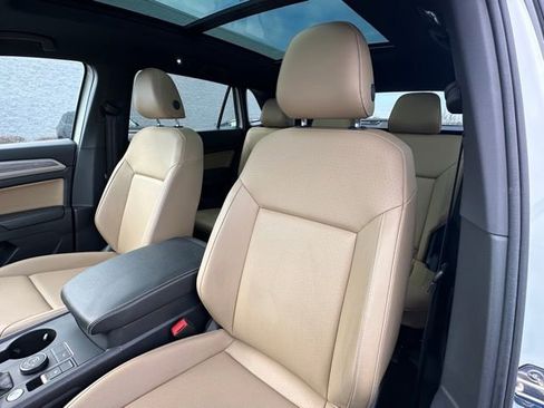 Used 2020 Volkswagen Atlas Cross Sport SE w/ Panoramic Sunroof Package image 30