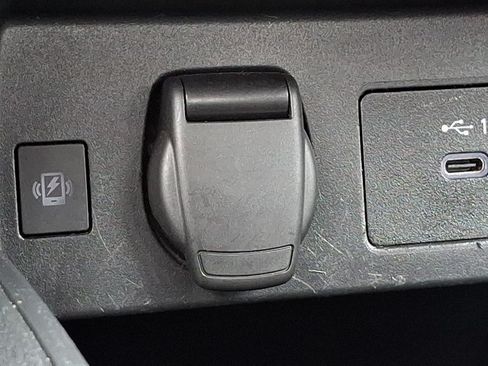 Used 2024 Nissan Versa SR FWD image 23