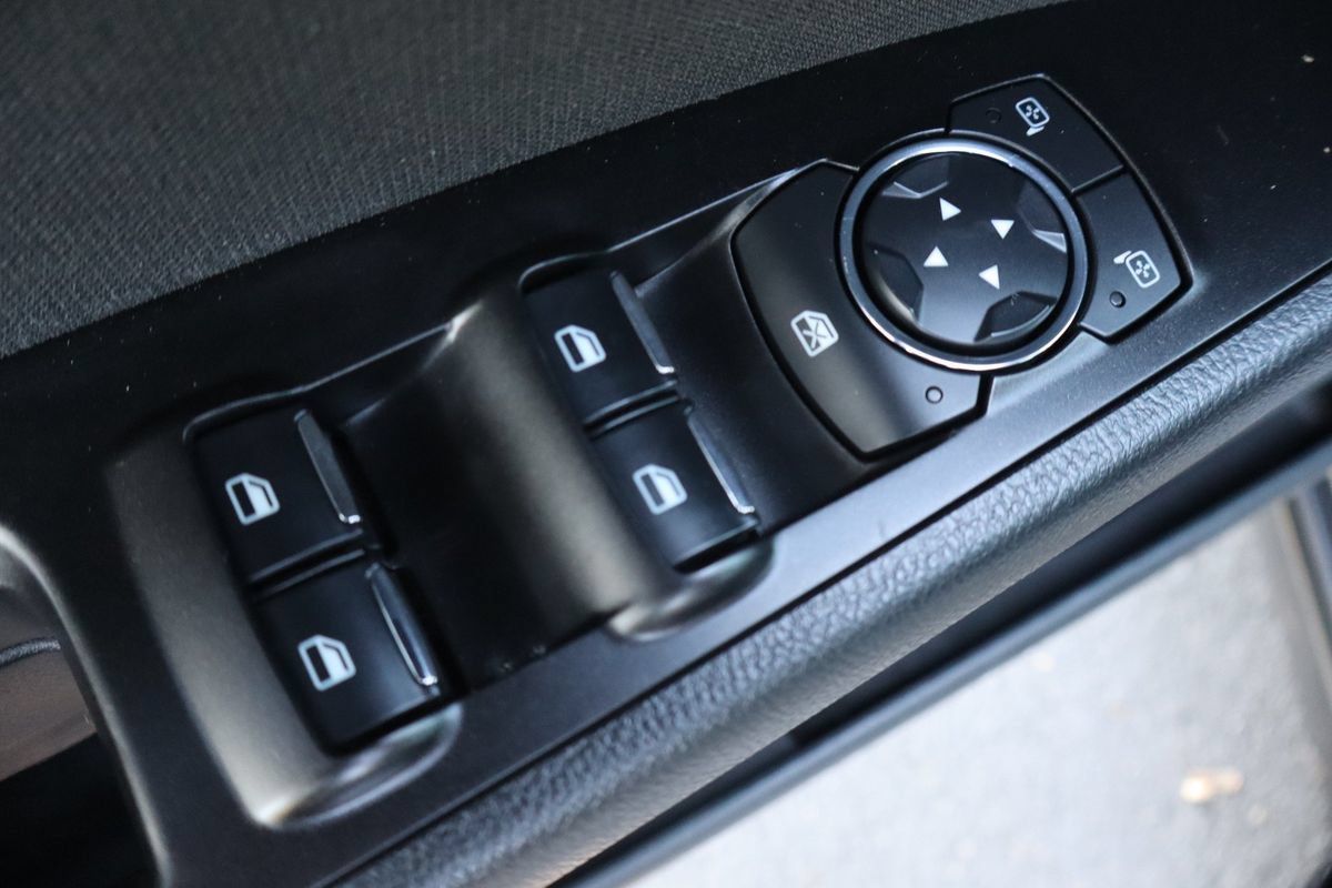 Used 2018 Ford Fusion SE w/ Equipment Group 201A FWD image 27