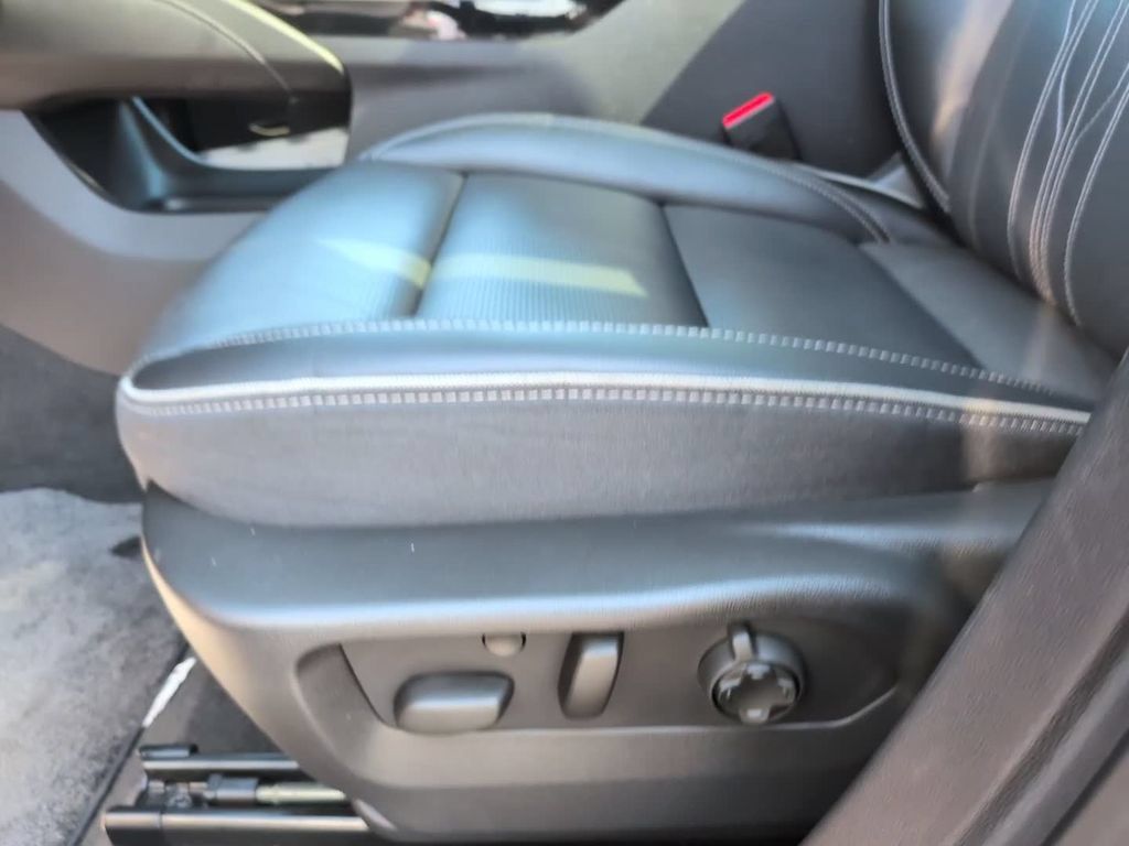 Used 2024 Buick Envision Avenir AWD/4WD image 16