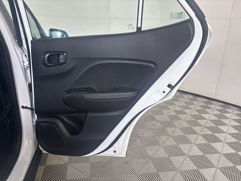 Used 2025 Hyundai Venue Limited image 24