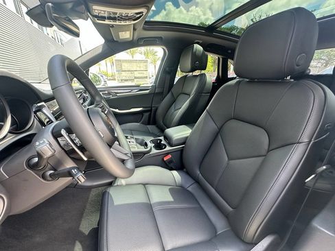 Used 2026 Porsche Macan AWD/4WD image 5