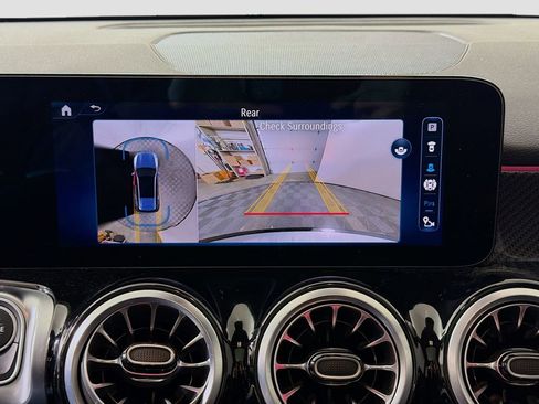 Used 2025 Mercedes-Benz GLB 35 AMG 4MATIC image 18