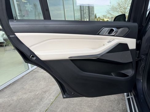 Used 2021 BMW X7 xDrive40i w/ M Sport Package image 30