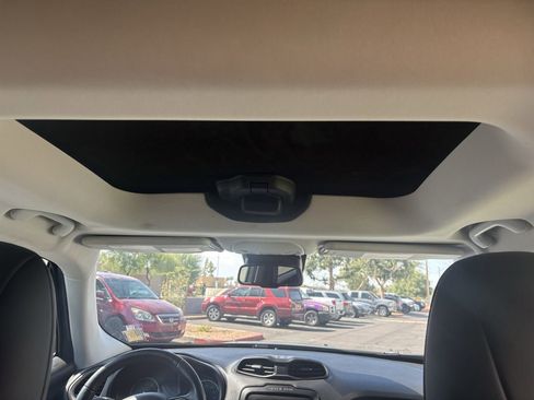 Used 2017 Jeep Renegade Trailhawk image 24