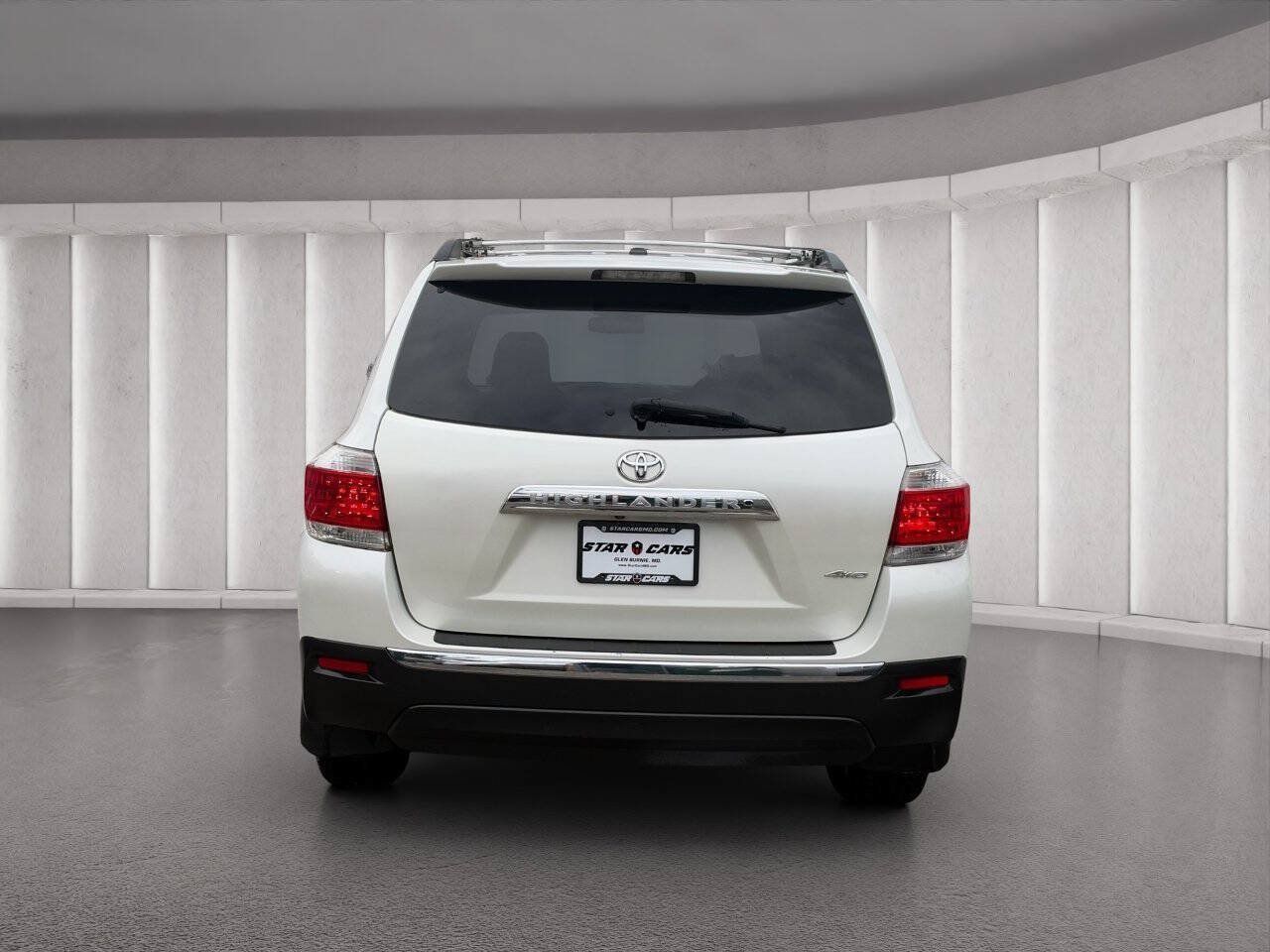 Used 2011 Toyota Highlander SE w/ Tow Pkg AWD/4WD image 4
