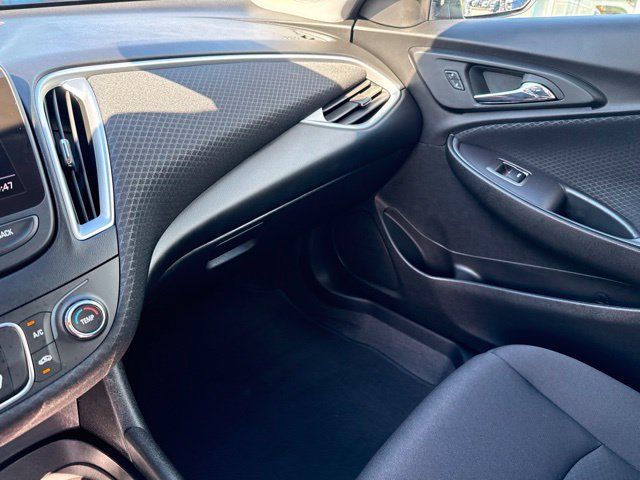 Used 2023 Chevrolet Malibu RS FWD image 27