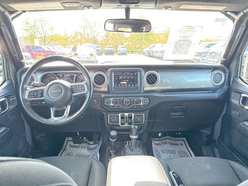 Used 2018 Jeep Wrangler Unlimited Sahara image 10