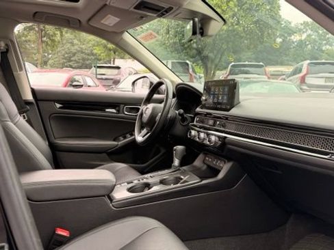 Used 2024 Honda Civic Touring image 3