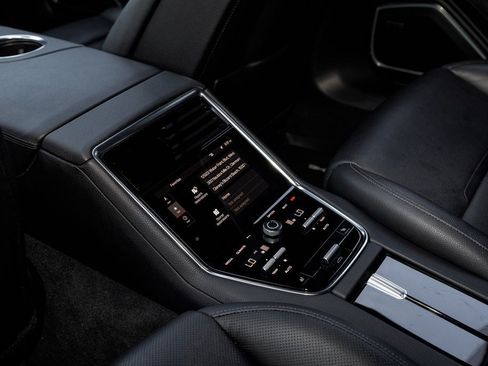 Used 2021 Porsche Panamera image 21