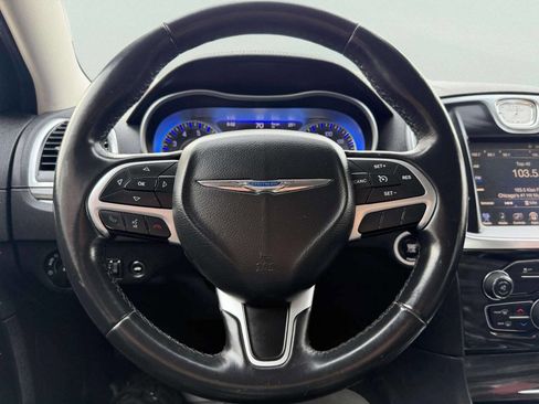 Used 2015 Chrysler 300 Limited image 31