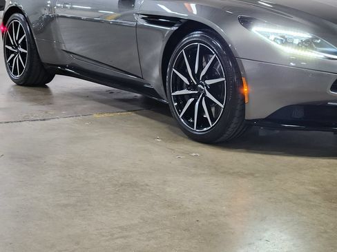 Used 2021 Aston Martin DB11 Coupe RWD image 20