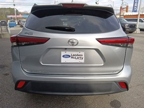 Used 2023 Toyota Highlander L image 4