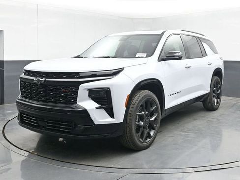 New 2026 Chevrolet Traverse RS w/ LPO, Floor Liner Package FWD image 10