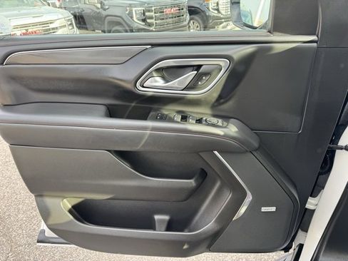 Used 2022 Chevrolet Suburban RST w/ Luxury Package image 26