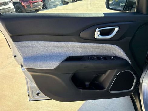 New 2026 Jeep Compass Latitude image 12