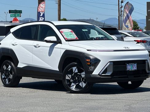 Certified 2025 Hyundai Kona SEL AWD/4WD image 2
