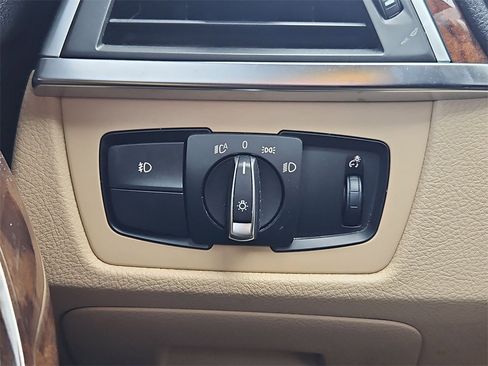 Used 2017 BMW 330i Sedan image 18