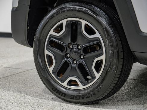 Used 2017 Jeep Renegade Trailhawk image 56