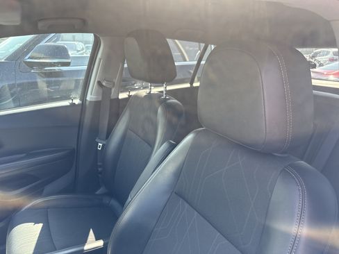 Used 2021 Chevrolet Trax LT w/ LT Convenience Package AWD/4WD image 5