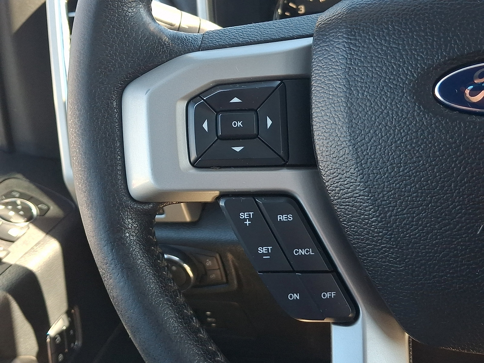 Used 2015 Ford F150 Lariat AWD/4WD image 23